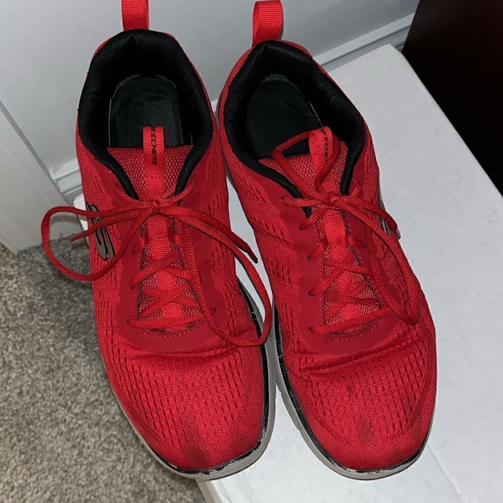 Red Sketchers soft casual tennis shoes walking mens size 10.5 10 1/2 used…